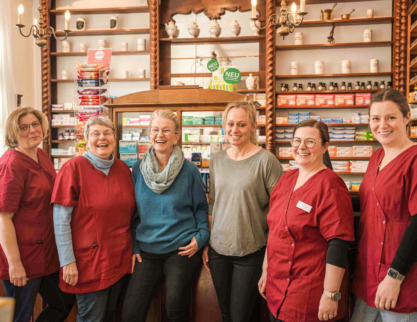 Mitarbeiter-Gruppenbild in der Apotheke